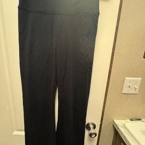 Aerie Women's Size M Classic Black Boot Cut Yoga/ Activewear  Court Pant